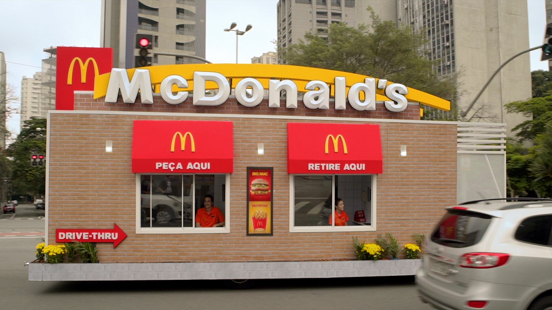 McDonald's Experiential Advert By DPZ&T DriveThruck Ads of the World™