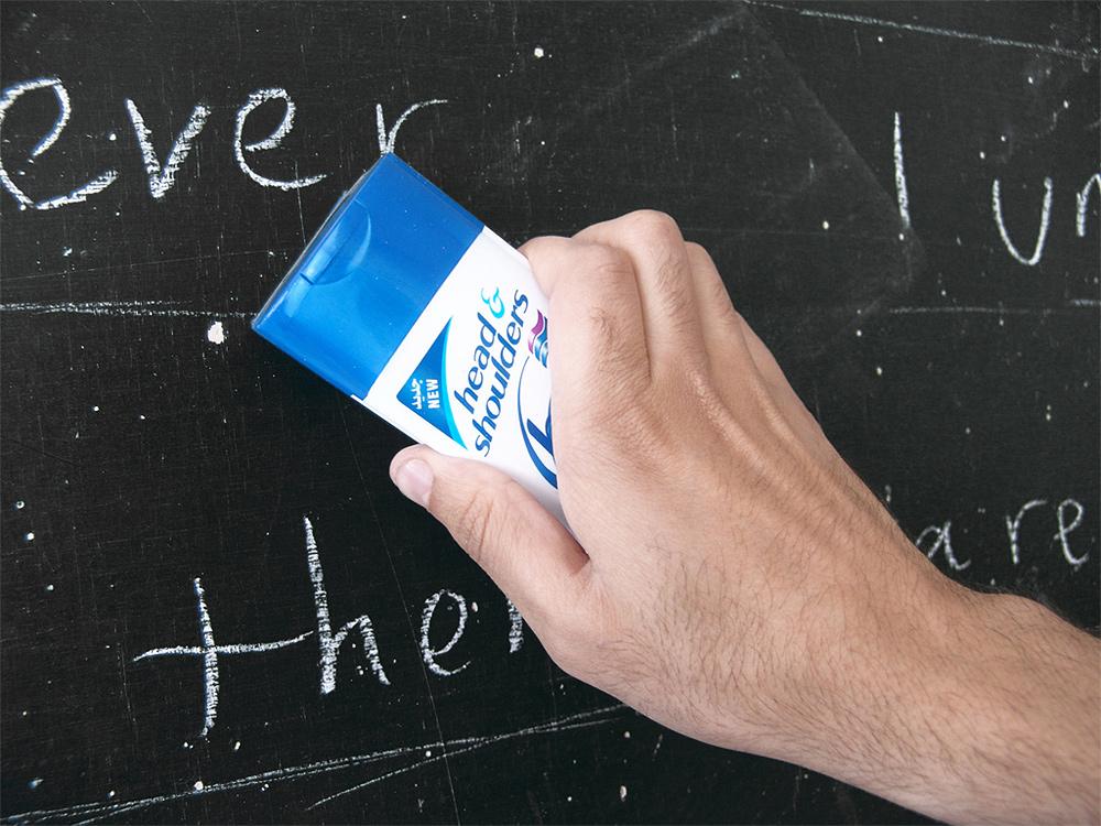 Head & Shoulders Ambient Advert By Leo Chalkboard Ads of the World™