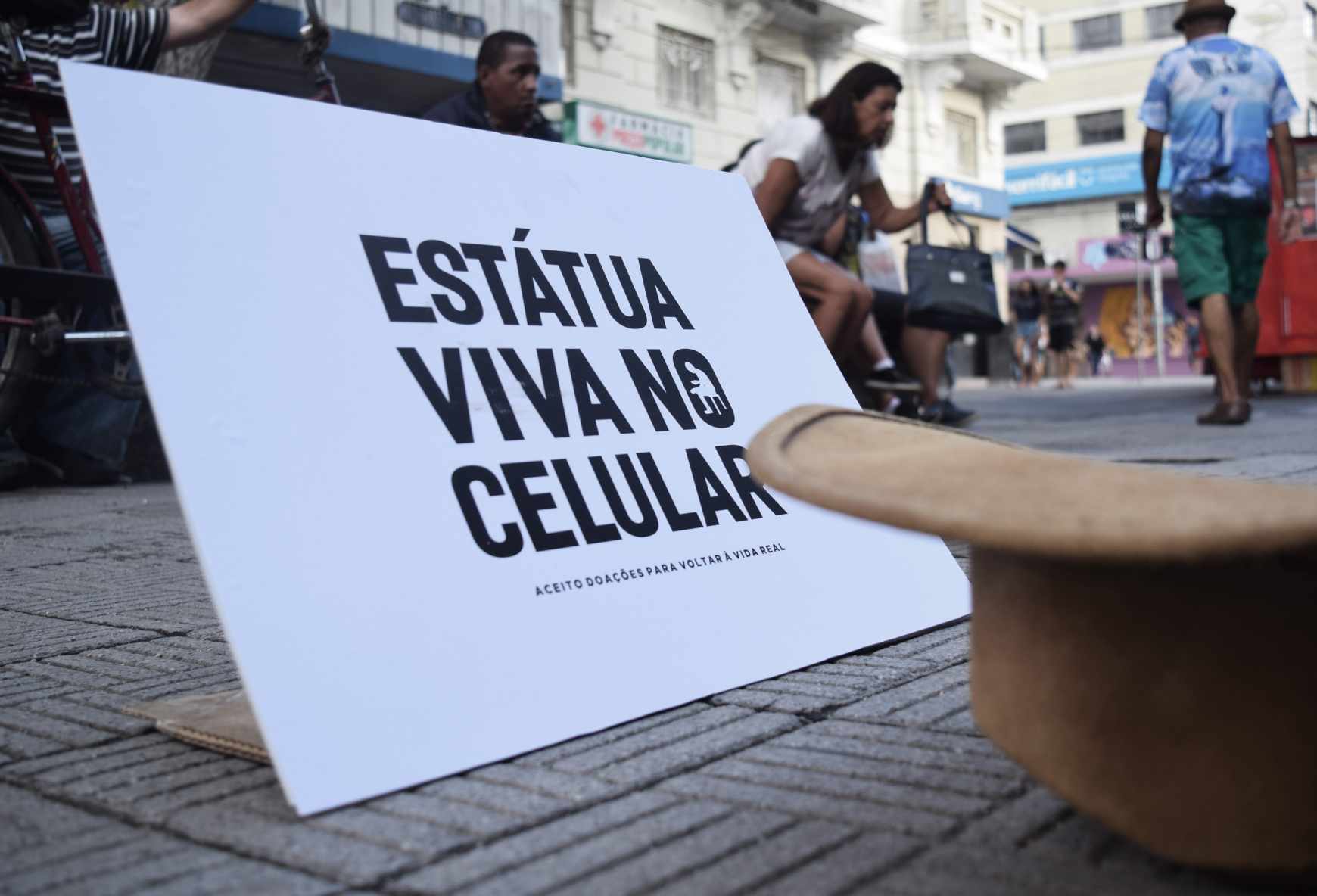 Makers Society Experiential Ad - Statue Living On Mobile