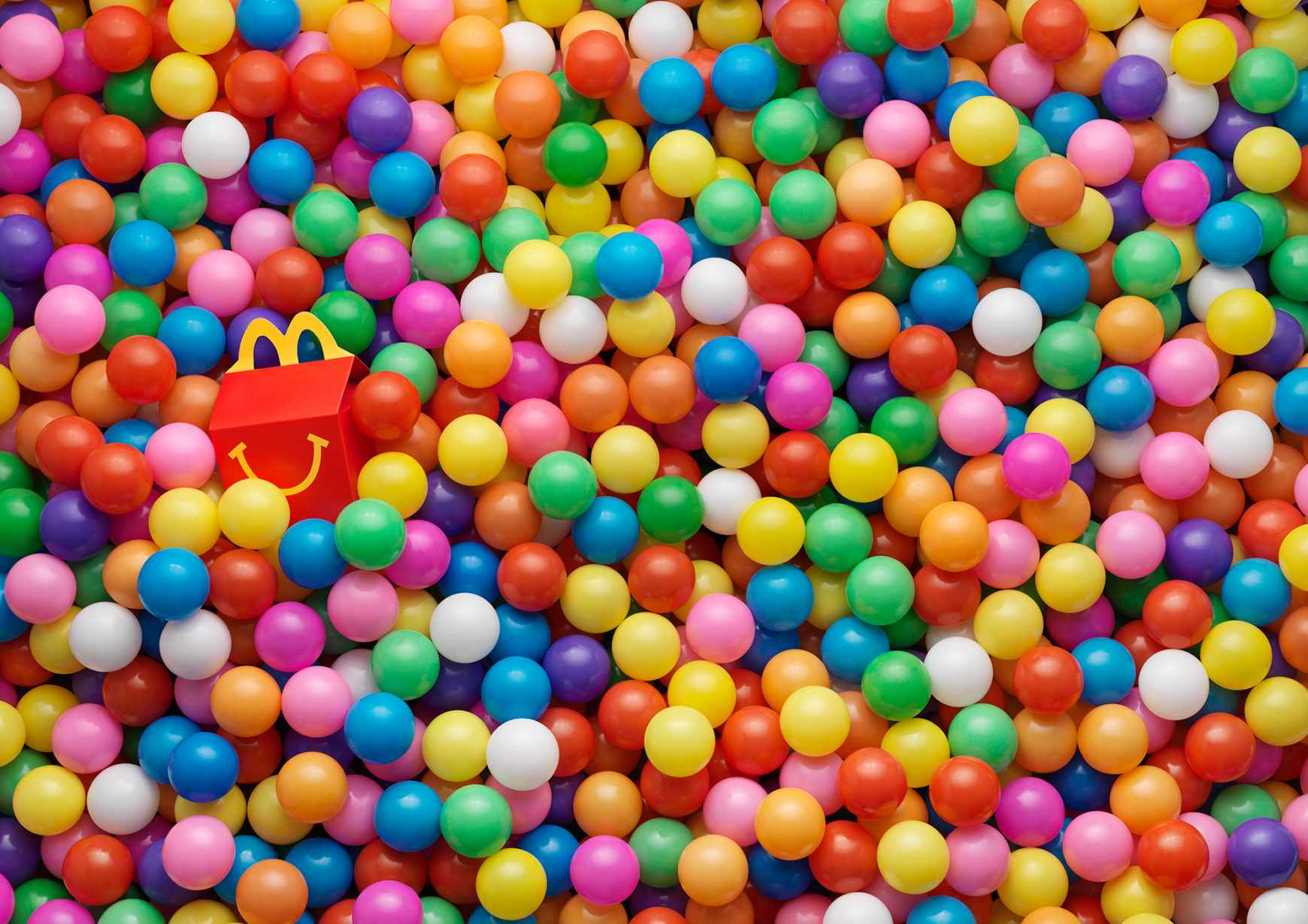 McDonald's Outdoor Ad - Happy Meal - Balls 