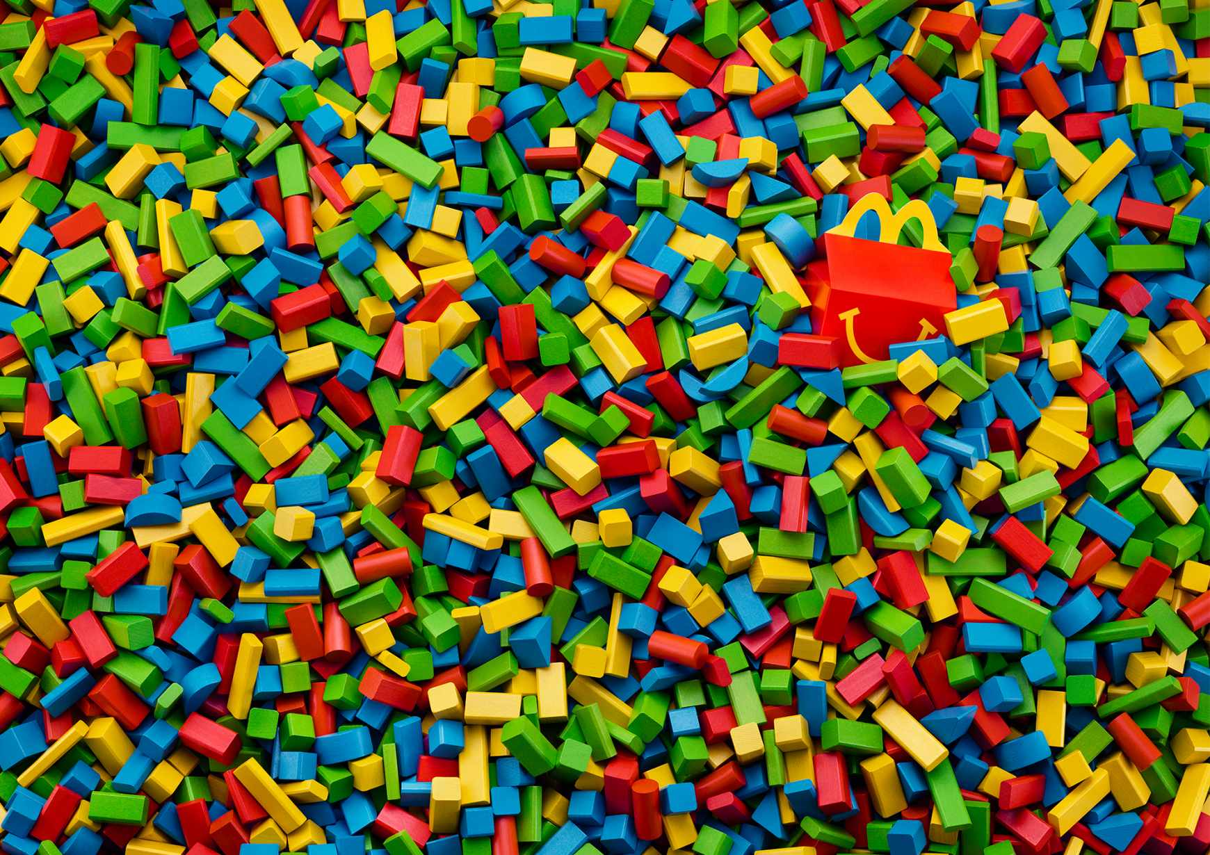 McDonald's Outdoor Ad - Happy Meal - Blocks 