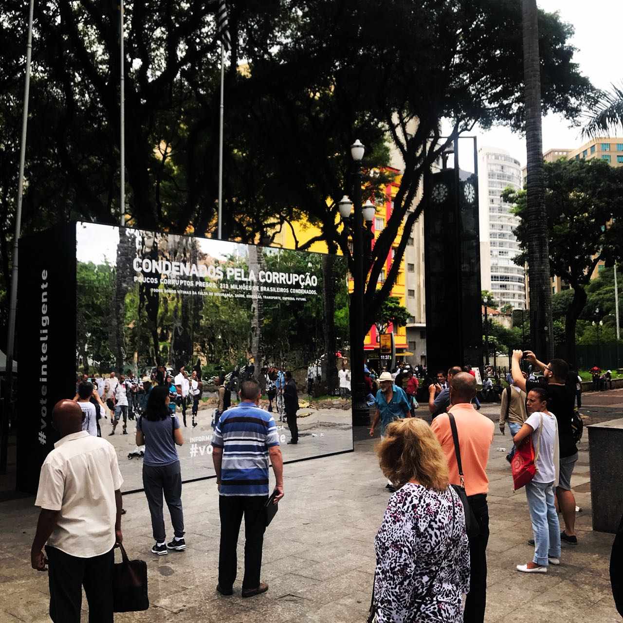 Estadão Integrated Ad - Huge Mirror