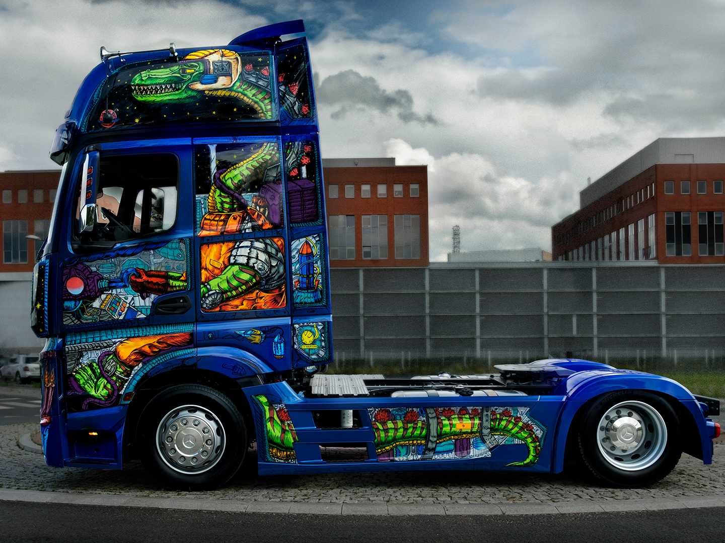 Mercedes Design Ad - SpaceTruck