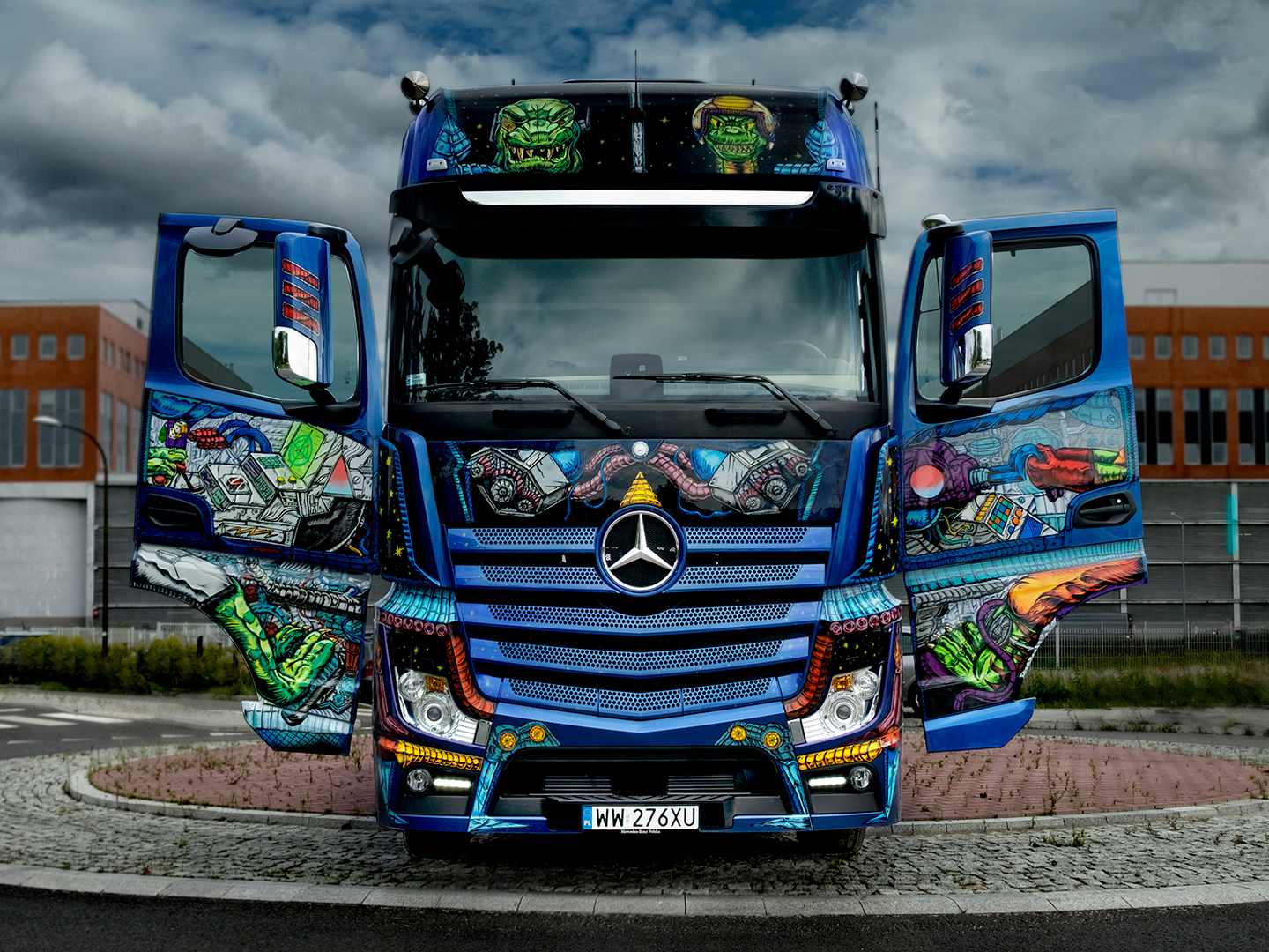 Mercedes Design Ad - SpaceTruck