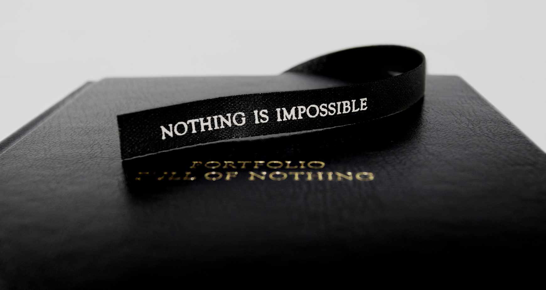 Saatchi &amp; Saatchi Print Ad - Portfolio Full of Nothing